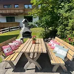 Platzhirsch Panorama View Balkon, Gartensauna, Garten, Grillplatz דירה שטום